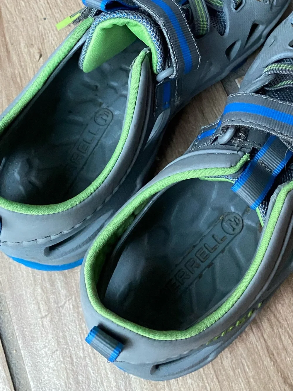 Merrell Hydro boys’ 2.0 quick drying grip sole green and gray sandals size 4M